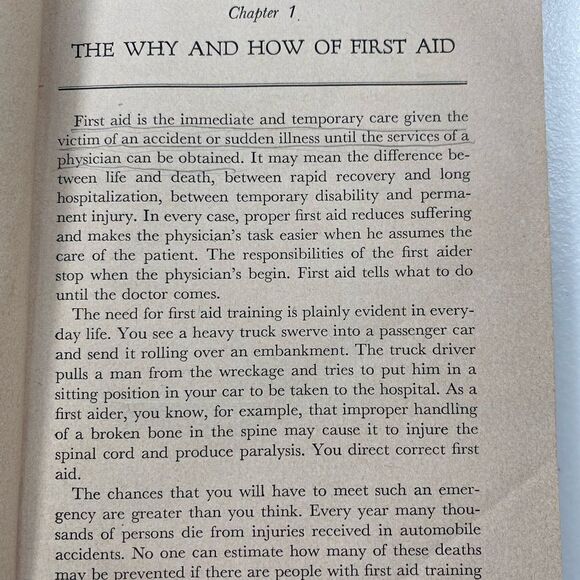 Vintage American Red Cross First Aid Text Book - 1945 - Picture 13 of 14